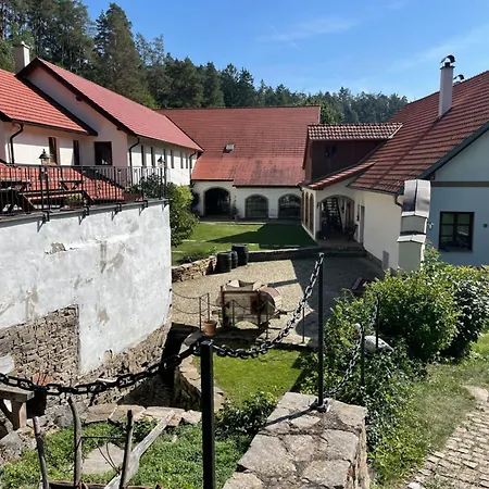 Tříletý Mlýn Penzion Police (Trebic)